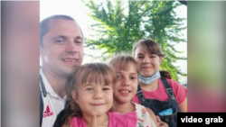 Сын Александра Мельниченко Юрий с дочками