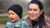Беженка из Запорожья Яна Холодная с сыном Семеном в Брюсселе