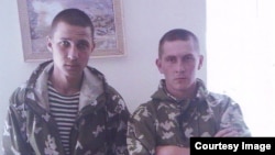Ильдар Сахапов и Федор Басимов, обвиняемые в убийстве солдаты 201-й российское военной базы в Таджикистане 