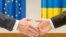 Ukraine – Representatives of the EU and Ukraine shake hands