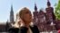 Лидер "Национального фронта" Марин Ле Пен в Москве на Красной площади
