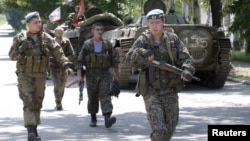 Сепаратисты в Зайцево в окрестностях Донецка 