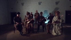 Кыргызский театр "Ордо сахна" играет на восстановленных музыкальных инструментах с тысячелетней историей
