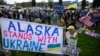 Жители Аляски вышли на акцию в поддержку Украины и требуют арестовать Путина, как только он приедет