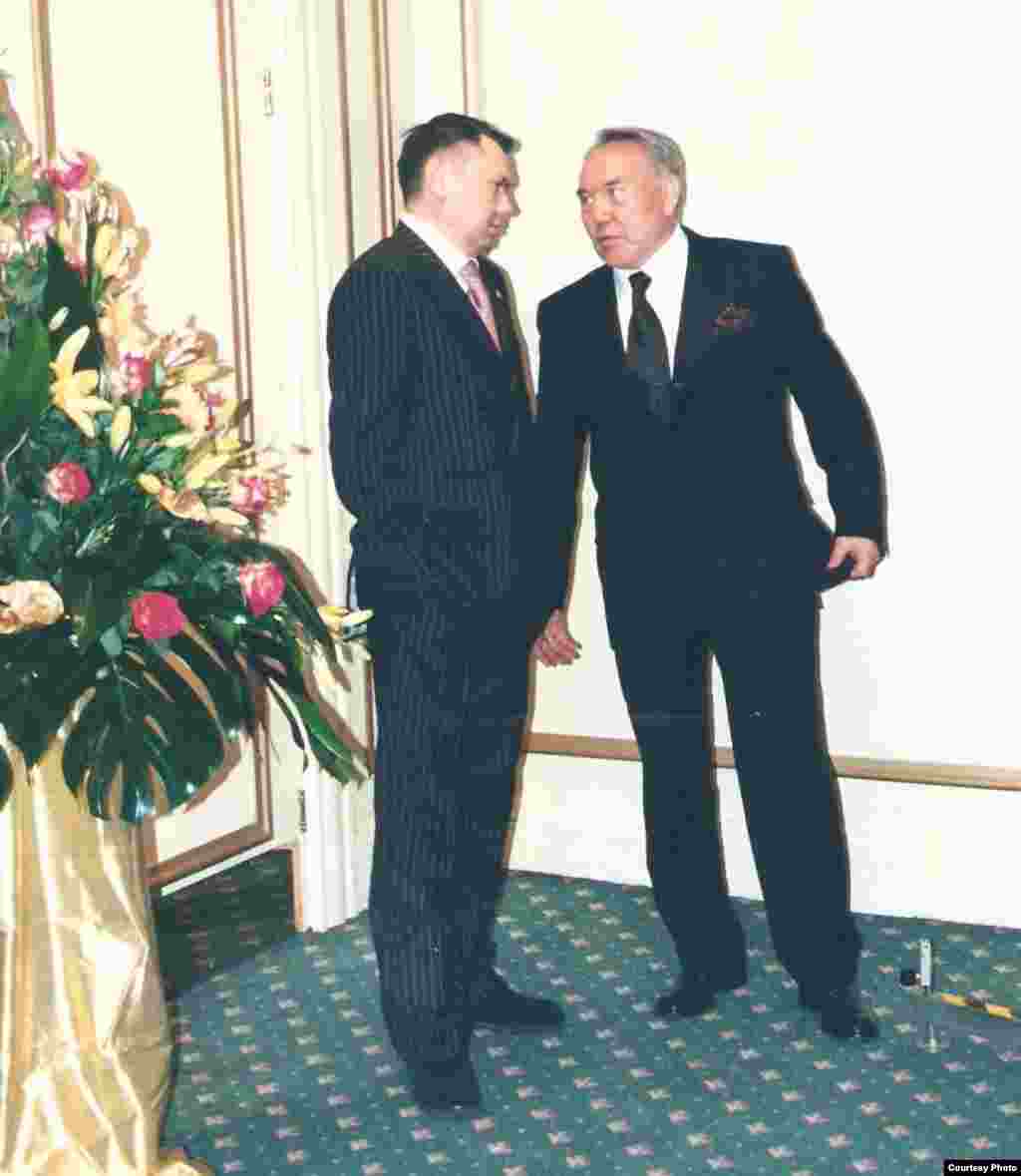 Рахат Алиев был арестован в Вене в июне 2014 года. Сообщалось, что он добровольно сдался австрийским властям. В конце прошлого года&nbsp;​австрийская прокуратура предъявила&nbsp;Алиеву обвинение в причастности к убийству двух казахстанских банкиров в 2007 году.&nbsp;