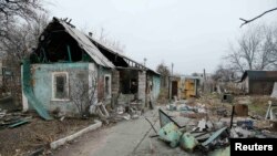 Разрушенный дом вблизи международного аэропорта в Донецке, ноябрь 2014
