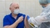 Привившимся жителям Сахалина выдадут бейджи и разрешат не носить маски