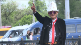 Дед-модник: 64-летний пенсионер слушает рэп и не снимает темных очков