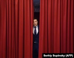 Во время съемок телесериала "Слуга народа", в котором Зеленский играет роль президента Украины. Киев, 6 марта 2019 года
