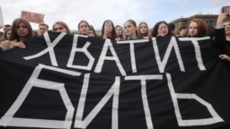 Митинг в поддержку сестер Хачатурян и против домашнего насилия в Санкт-Петербурге в июле 2018 года. Фото: ТАСС