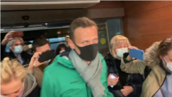 Russian opposition activist Aleksei Navalny, with his wife, Yulia (left front), enters Moscow's Sheremetyevo airport on January 17, 2021 after a flight from Berlin. 