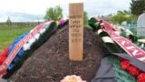 Могила россиянина Тимура Мамаюсупова "Мамай", который был убит в восточной Украине 4-5 мая 2015 года
