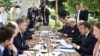 Политический процесс на свежем воздухе: как прошли переговоры Порошенко и Макрона