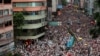 Десятки тысяч человек прошли маршем по Гонконгу, протестуя против возможности экстрадиции в Китай