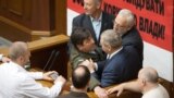 "Тупой и еще тупее" и подкуп Тимошенко. В Украине разгорелся предвыборный скандал
