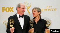 Ричард Дженкинс и Фрэнсис Макдорманд с наградами за мини-сериал "Olive Kitteridge"