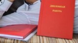 В Кыргызстане проверяют дипломы всех госчиновников. Один депутат уже лишилась мандата за подделку