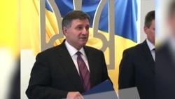 Схемы: что делает глава МВД Украины, когда его соратников подозревают в преступлениях