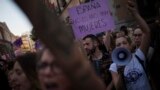 Групповое изнасилование "волчьей стаей": почему десятки тысяч испанцев вышли на улицы