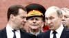 Путин назначил Медведева первым замом в военно-промышленной комиссии. Это еще одна должность, созданная для экс-президента РФ