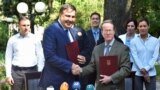 Михаил Саакашвили и Уильям Браунфилд подписывают меморандум о сотрудничестве 