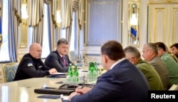 Петр Порошенко во время совещания с силовиками и МИД Украины, 11 августа 2016