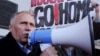 Николай Статкевич во время одной из протестных акций
