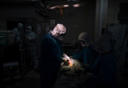 Операция в Филатовской больнице в Москве, май 2020 года. Фото: Reuters