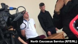 Арсен Сланов и Зелим Албегов в зале суда в день оглашения приговора 4 сентября