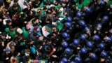 Алжир: тысячи людей протестуют против несменяемости власти