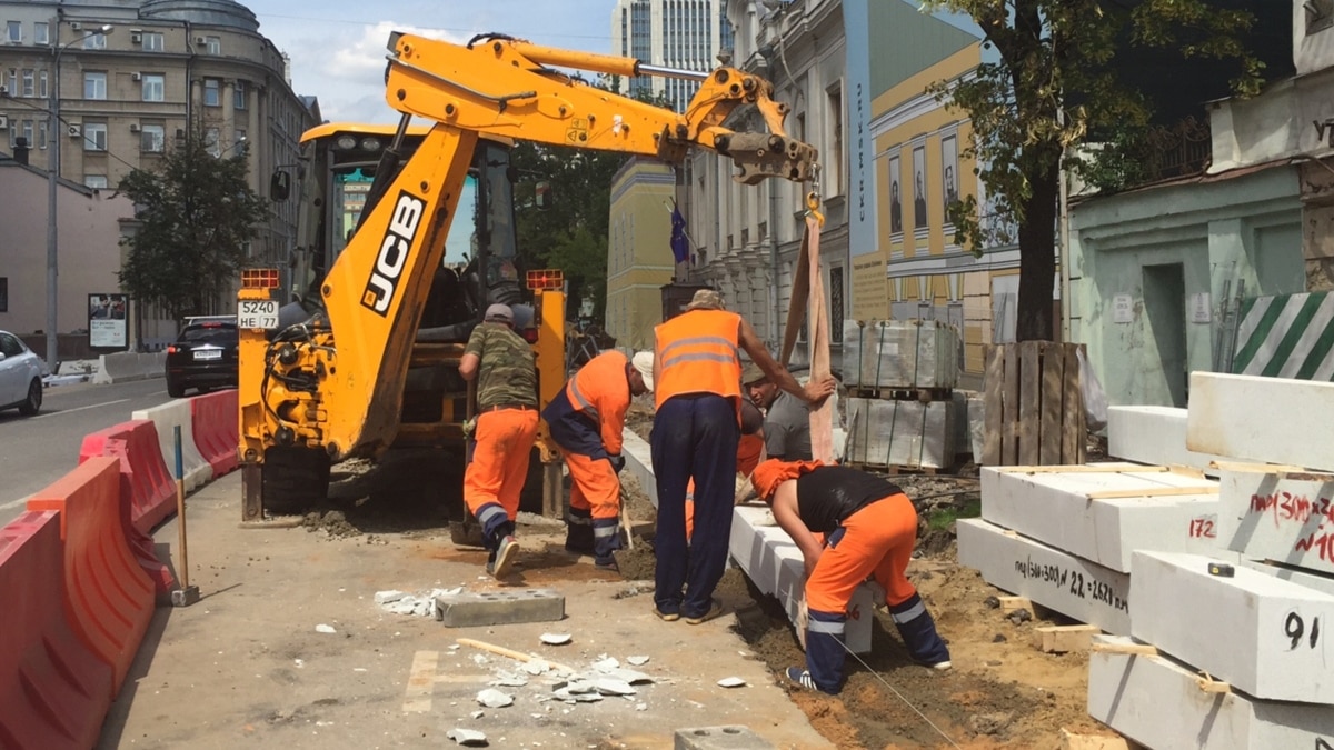 В Москве трудовые мигранты снова вышли на стройки. Многие полтора месяца  жили без денег