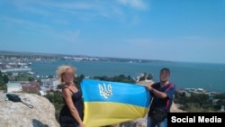 Фотографии на фоне крымской горы Митридат в День Независимости Украины 24.08.2015