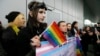 В Тбилиси женщин-трансгендеров забросали яйцами во время акции