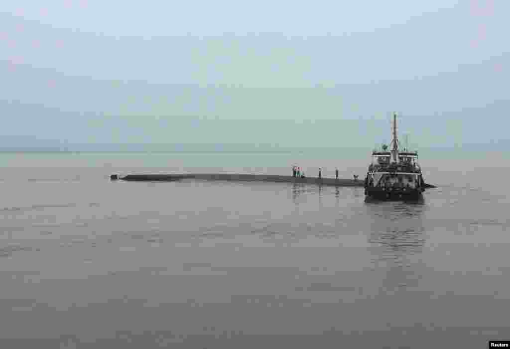 Судно&nbsp;&quot;Звезда Востока&quot;&nbsp;затонуло 1 июня в провинции Хубэй. Оно направлялось из Нанкина в Чунцин на юго-западе Китая