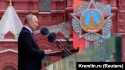 Владимир Путин 9 мая на параде в Москве