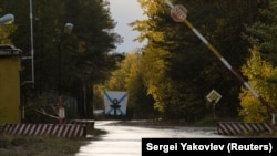 Контрольно-пропускной пункт военного гарнизона, расположенного недалеко от деревни Нёнокса в Архангельской области, 7 октября 2018 года