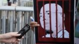 На плакате – активист и правозащитник Ву Ган