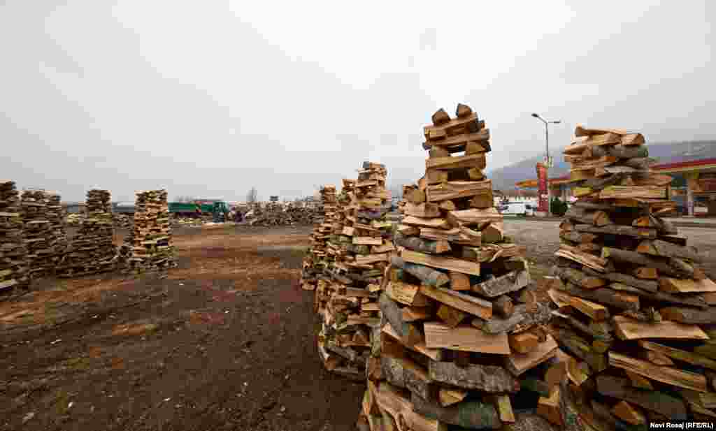 Запасы дров в Призрене почти готовы. Фото &ndash; Нови Росай