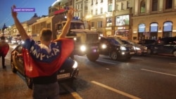 Футбольные фанаты отбили болельщика-правонарушителя у полицейских в Петербурге