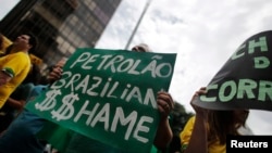 Митинг протеста против политики президента Бразилии Дилмы Русеф в Сан-Паулу 