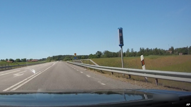 Камеры на дорогах в Швеции напоминают о скоростном режиме