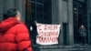Алехину приговорили к обязательным работам за плакат "С днем рождения, палачи" у здания ФСБ