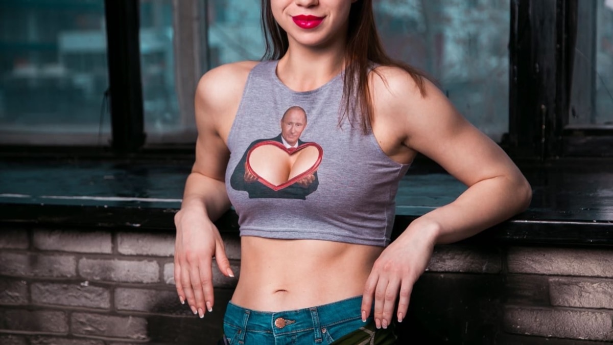 Профиль Путина на голой груди: прокремлевское движение продвигает  президента молодежи с помощью 
