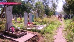 Русская смерть: на Урале хоронят на скорость, пока не видит кладбищенское начальство