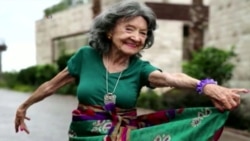 Тао Порчон, 97-летняя преподавательница йоги