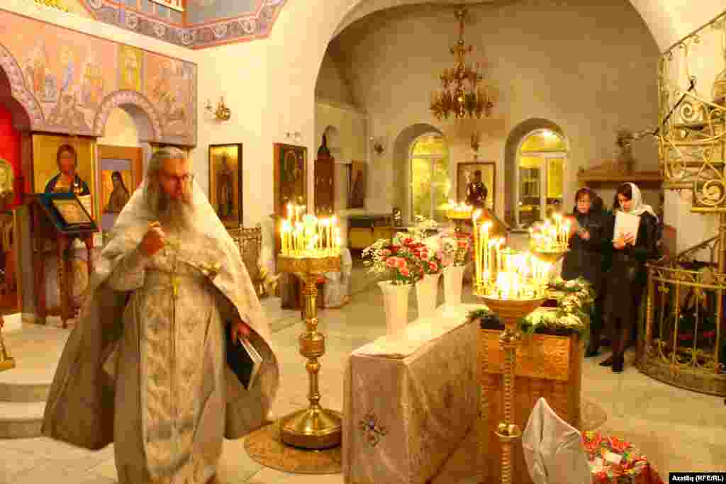 Крещеные татары на православной службе в храме в Казани&nbsp;