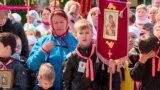 С богом на каникулы: окончание учебного года на Урале отпраздновали крестным ходом детей