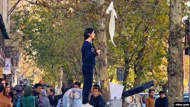 Иранка во время зимних протестов