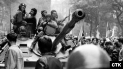 50 лет назад войска СССР вторглись в Чехословакию. Снимки Чешского телеграфного агентства