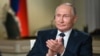 Из расшифровки на сайте Кремля интервью Путина NBC убрали слова президента "да мне все равно" о Навальном и названия СМИ-"иноагентов"